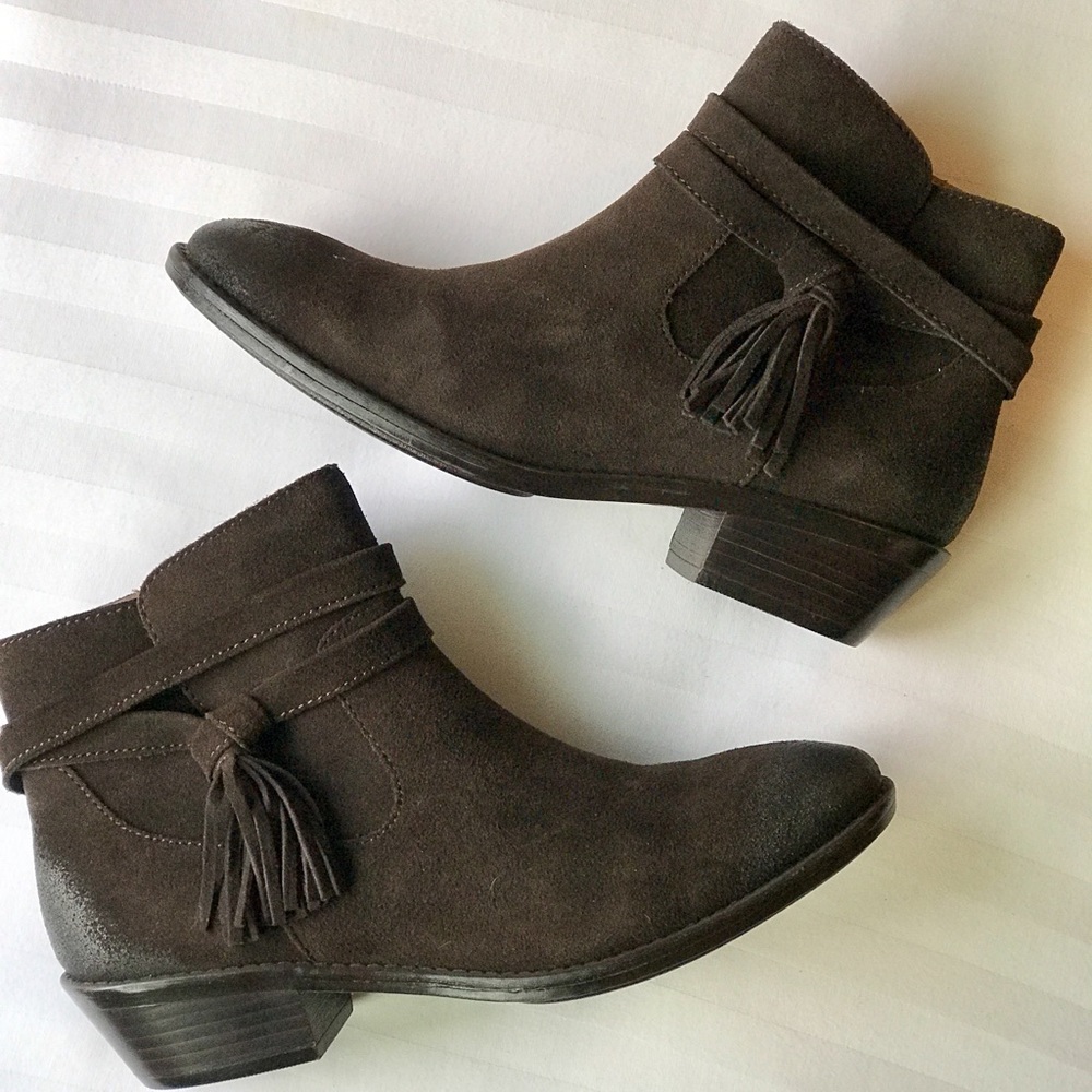 NWT •Sofft• Brown Ankle Booties